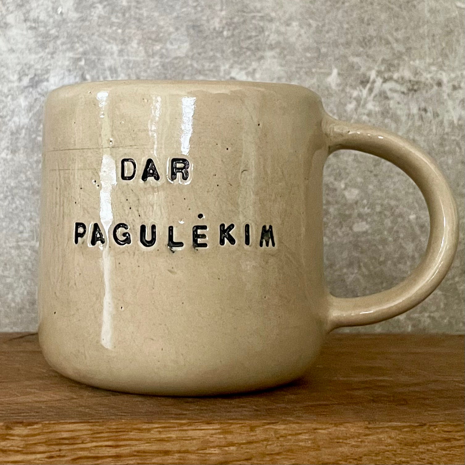 Rusvas puodelis DAR PAGULĖKIM