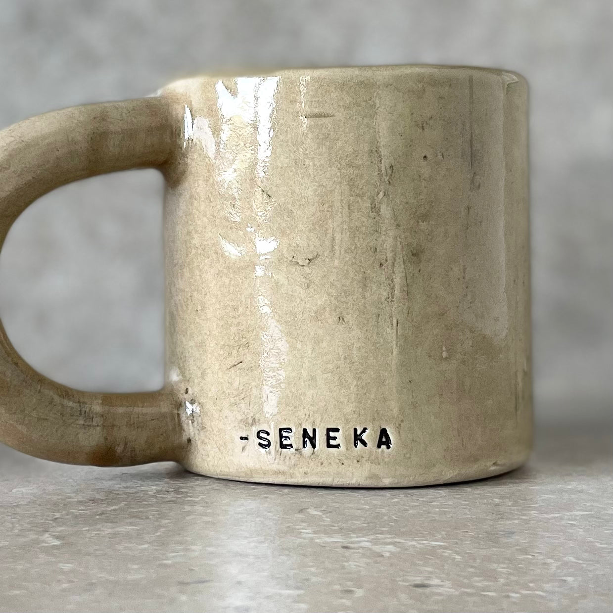 Ceramic mug with quote in Lithuanian