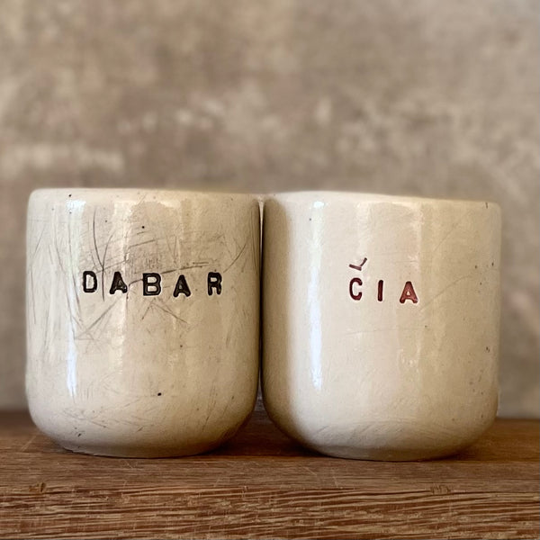 Du maži puodeliai DABAR ir ČIA