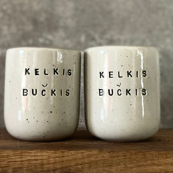 Du maži taškuoti puodeliai "KELKIS BUČKIS"