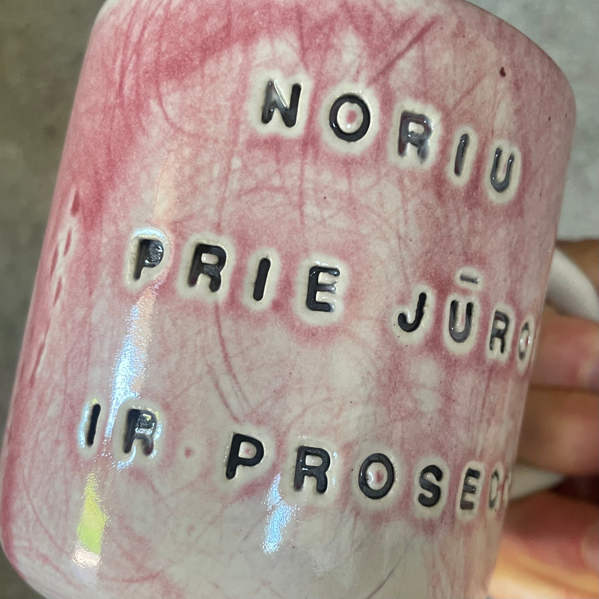 Light-berry-pink mug with words in Lithuanian