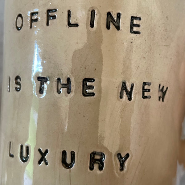 Rusvas puodelis OFFLINE IS LUXURY