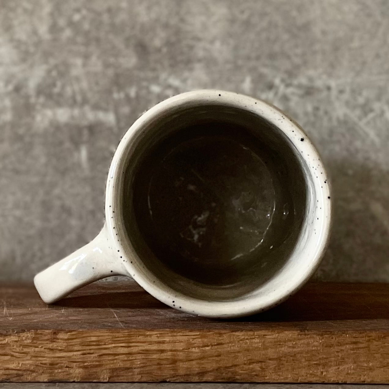 Puodelis su smagiu užrašu