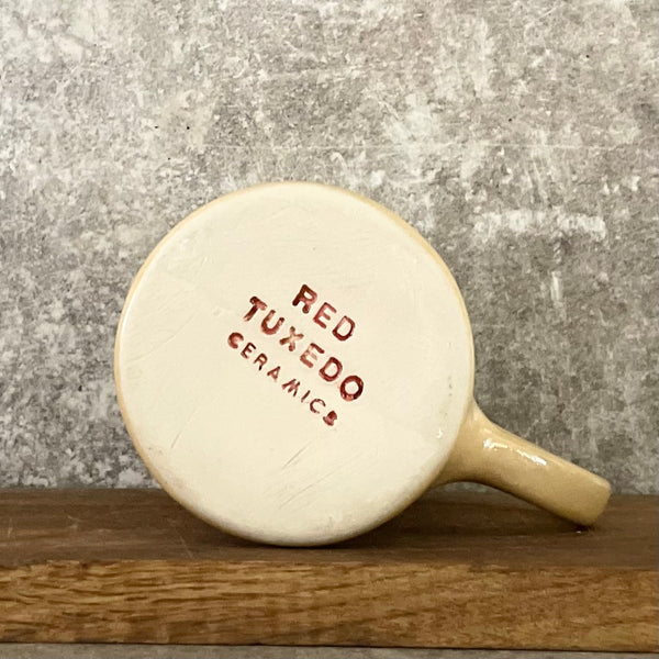 Geltonas puodelis su linksmu užrašu