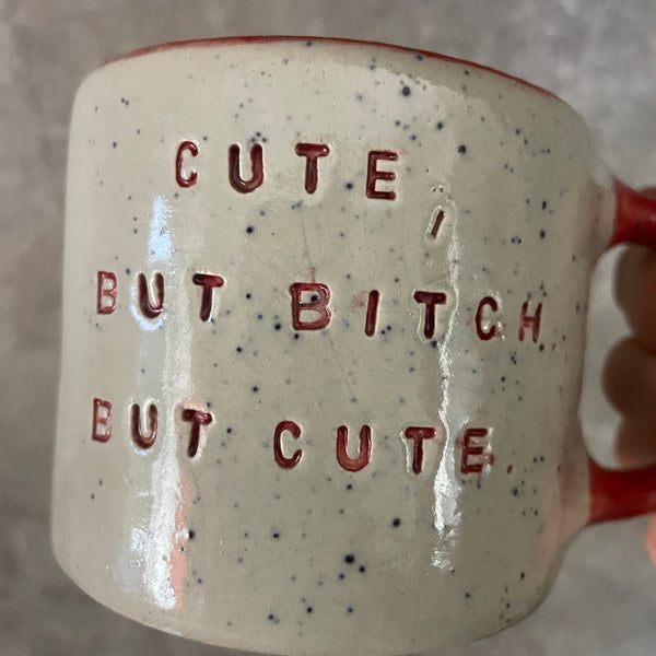 Puodelis su raudona rankena CUTE