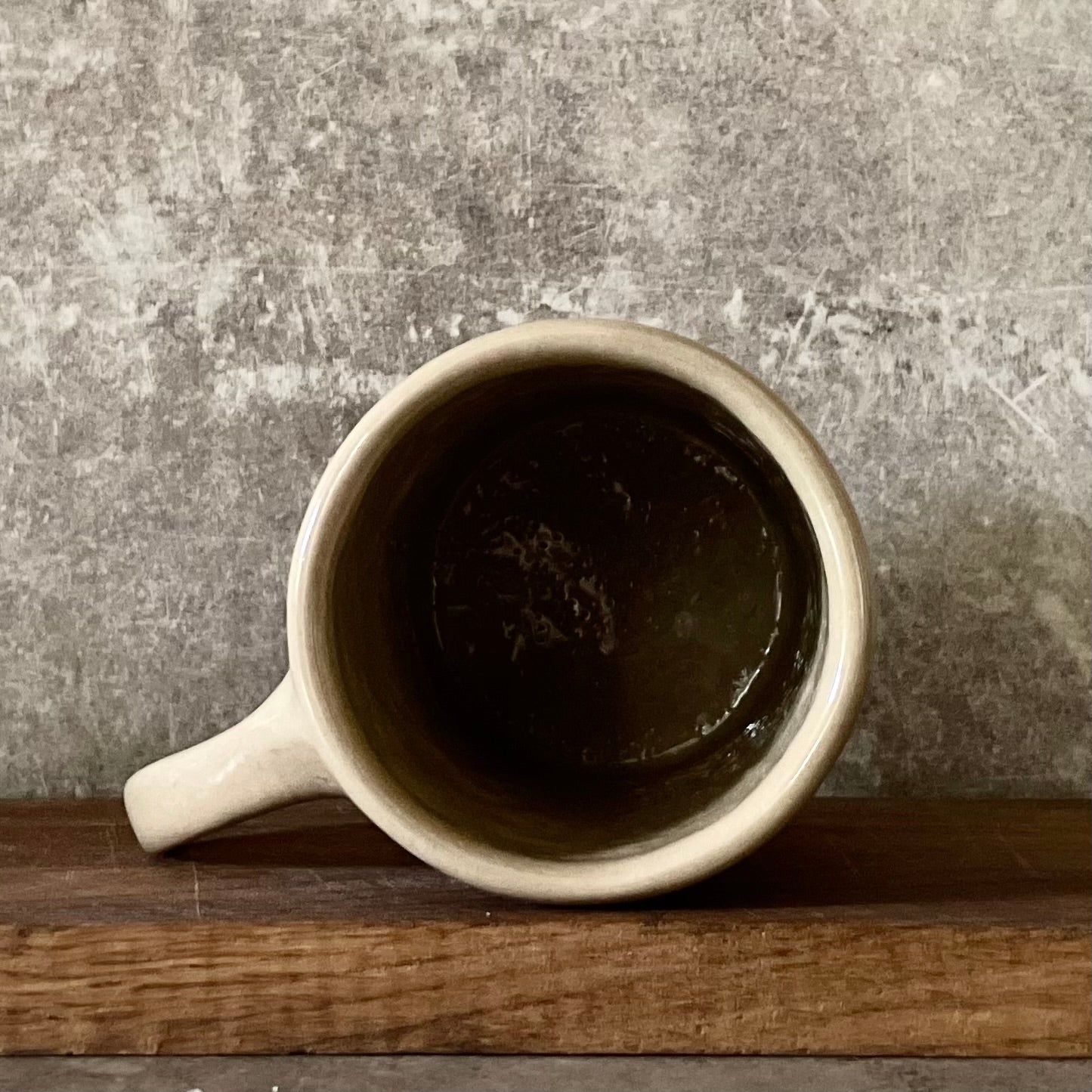 Beige mug with love saying in Lithuanian