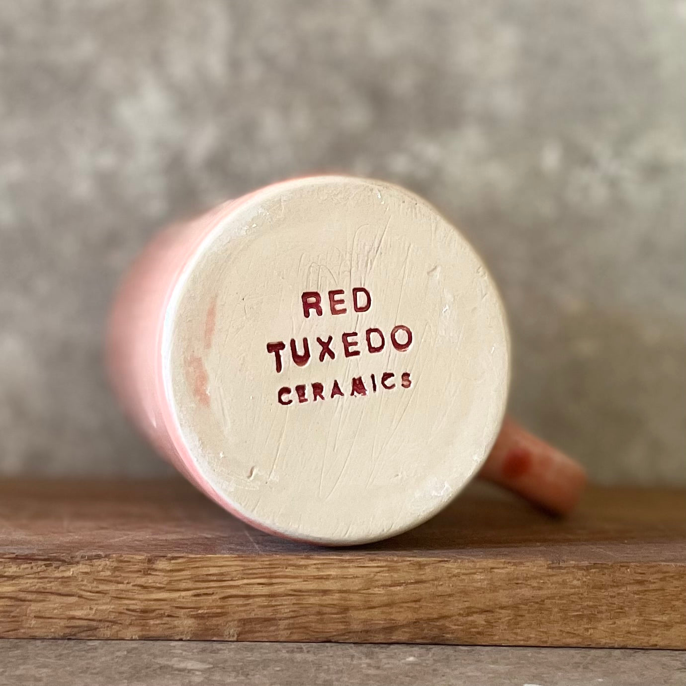 Pink mug with funny phrase in Lithuanian