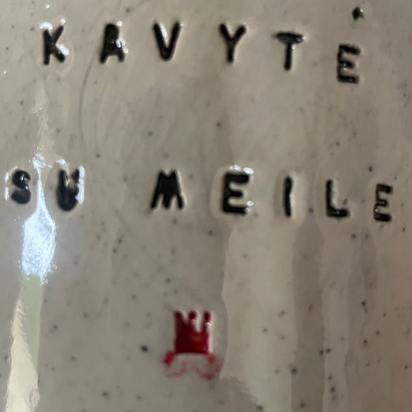 Du mieli taškuoti puodeliai Kavytė su meile