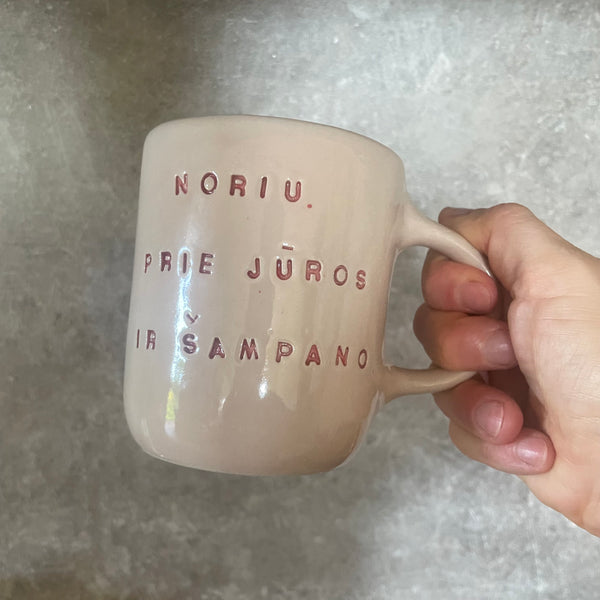 Rausvas puodelis ŠAMPANO
