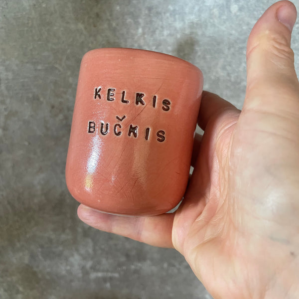 Raudonas puodelis "Kelkis, bučkis" 150 ml