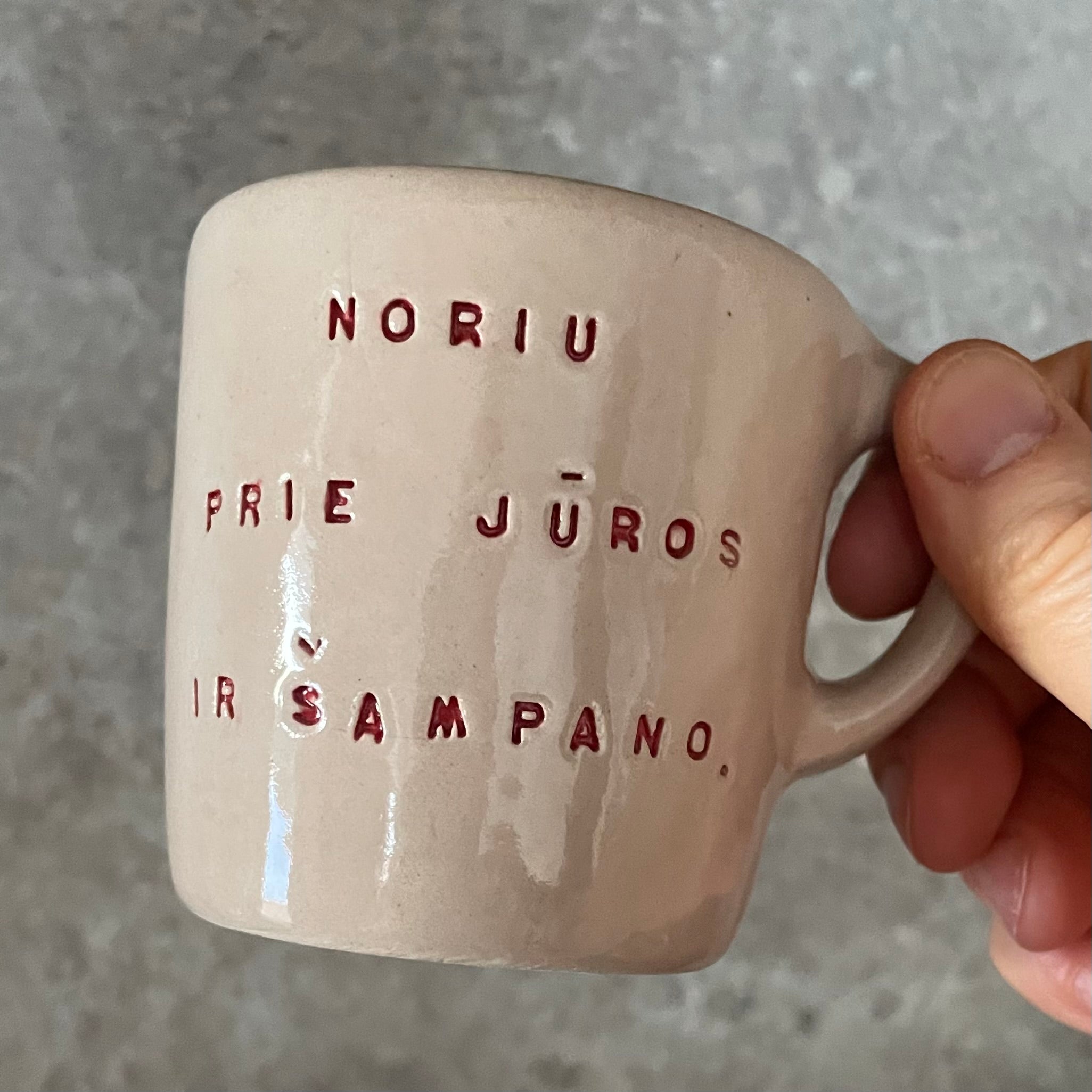 Rausvas mažas puodelis NORIU ŠAMPANO