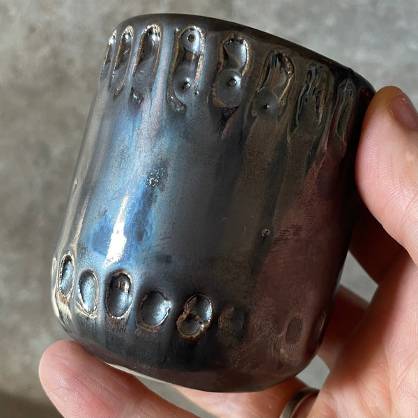 Labai mažas tamsus puodelis AS TAVE MYLIU