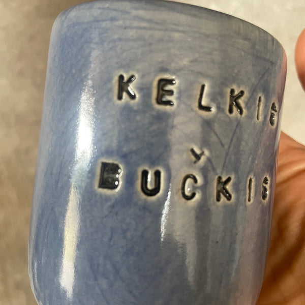 Mėlynas puodelis "Kelkis, bučkis" 150 ml