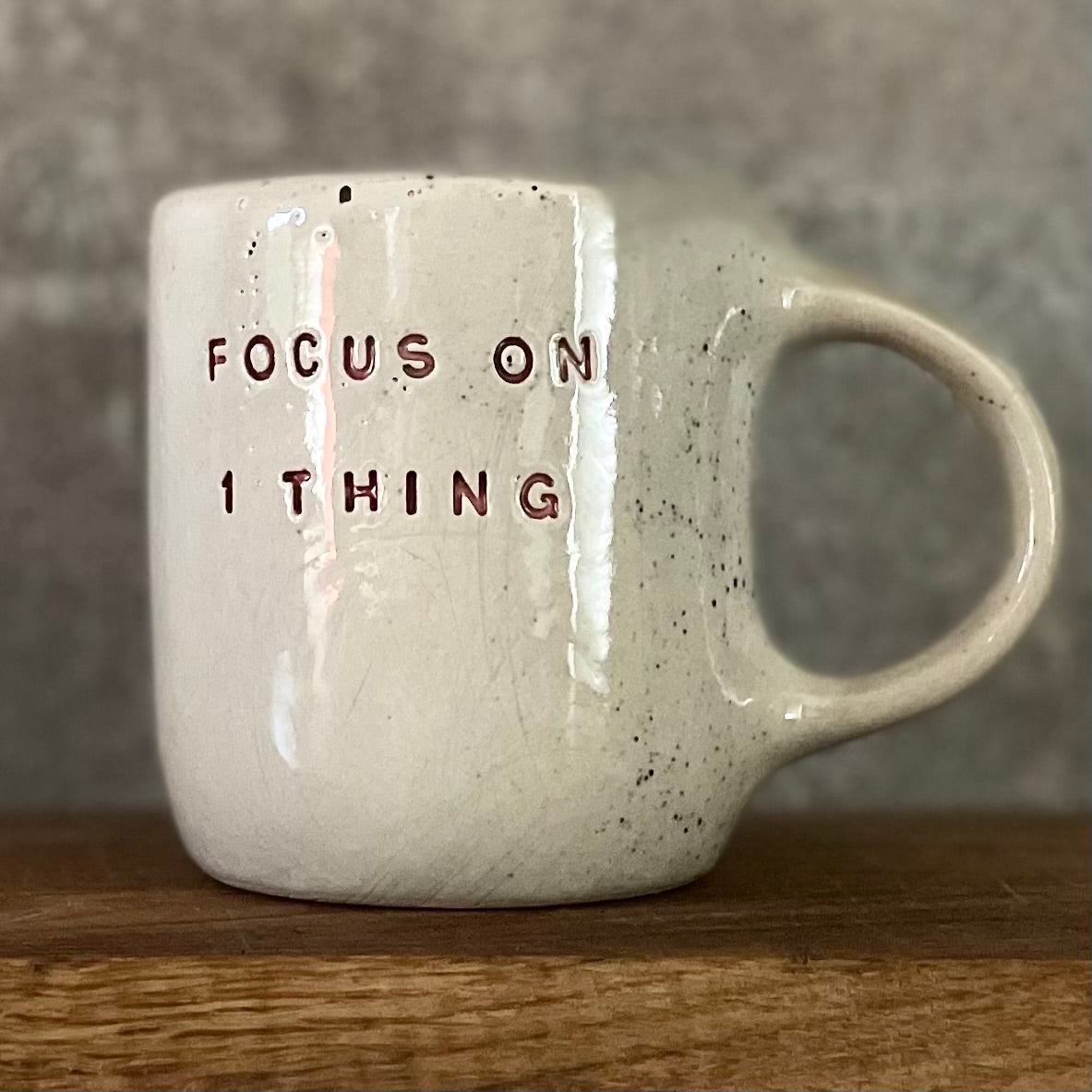 Off-white mug FOCUS