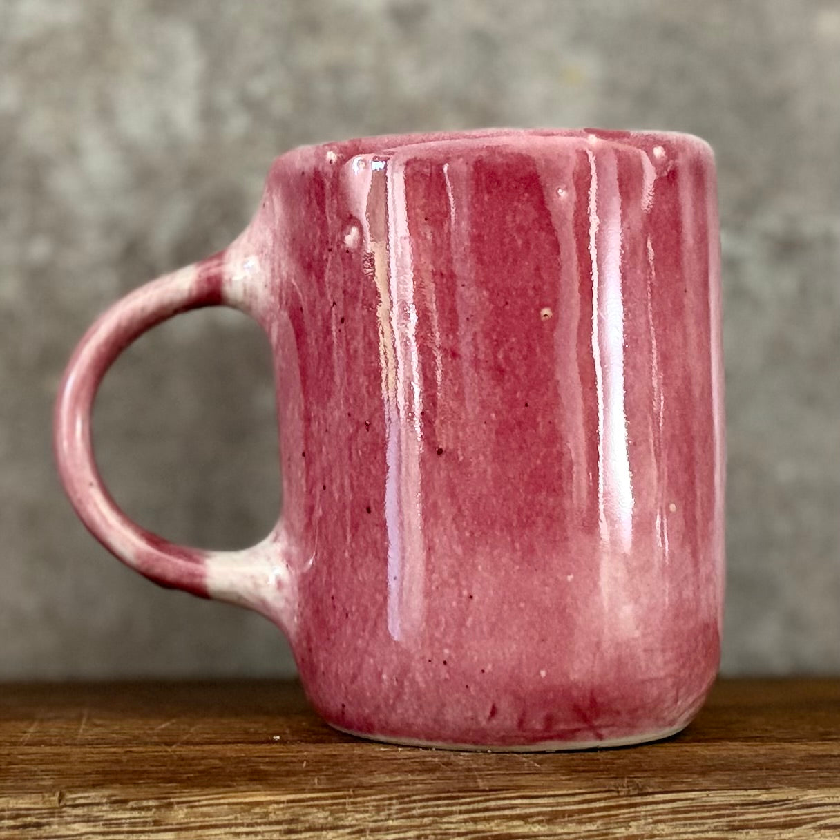 Mug NORIU ŠAMPANO in weird pink