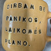 Gelsvas puodelis apie darbą ir planavimą