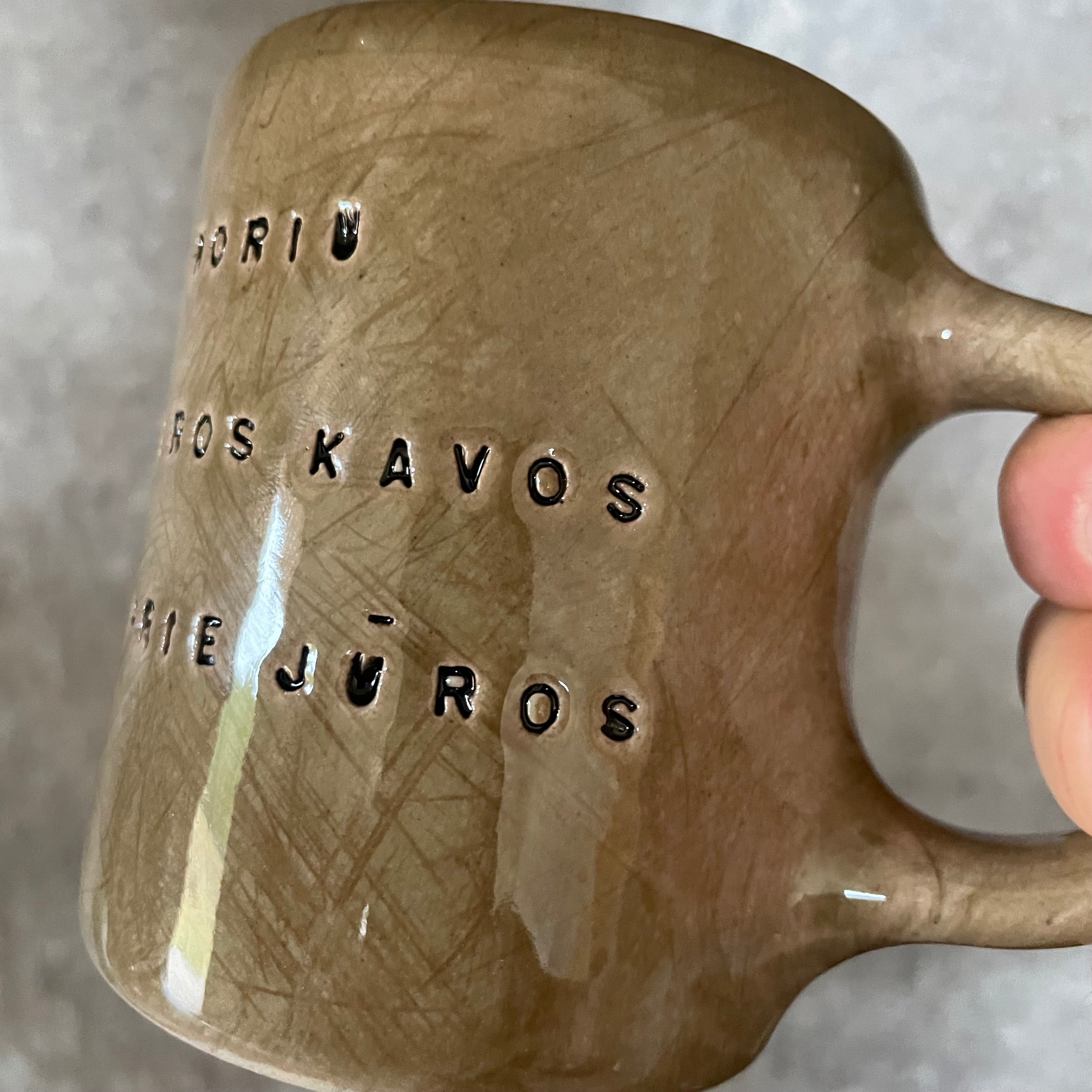 Rudas puodelis Noriu kavos