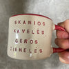 Puodelis su raudona rankena SKANIOS KAVELĖS