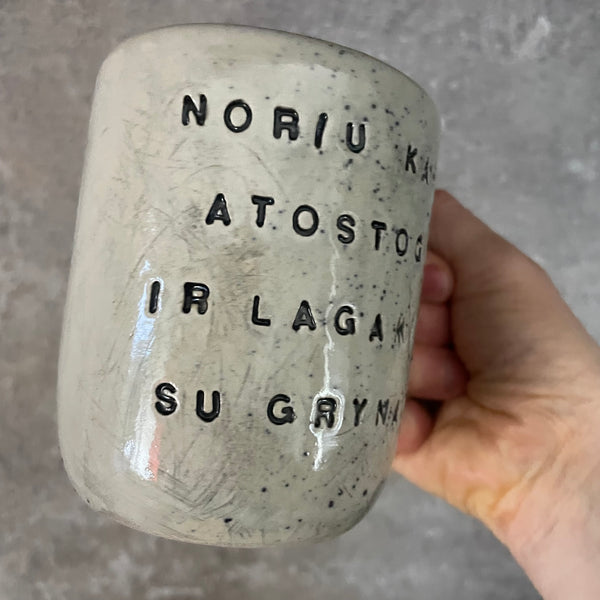 Speckled coffee mug with funny saying in Lithuanian