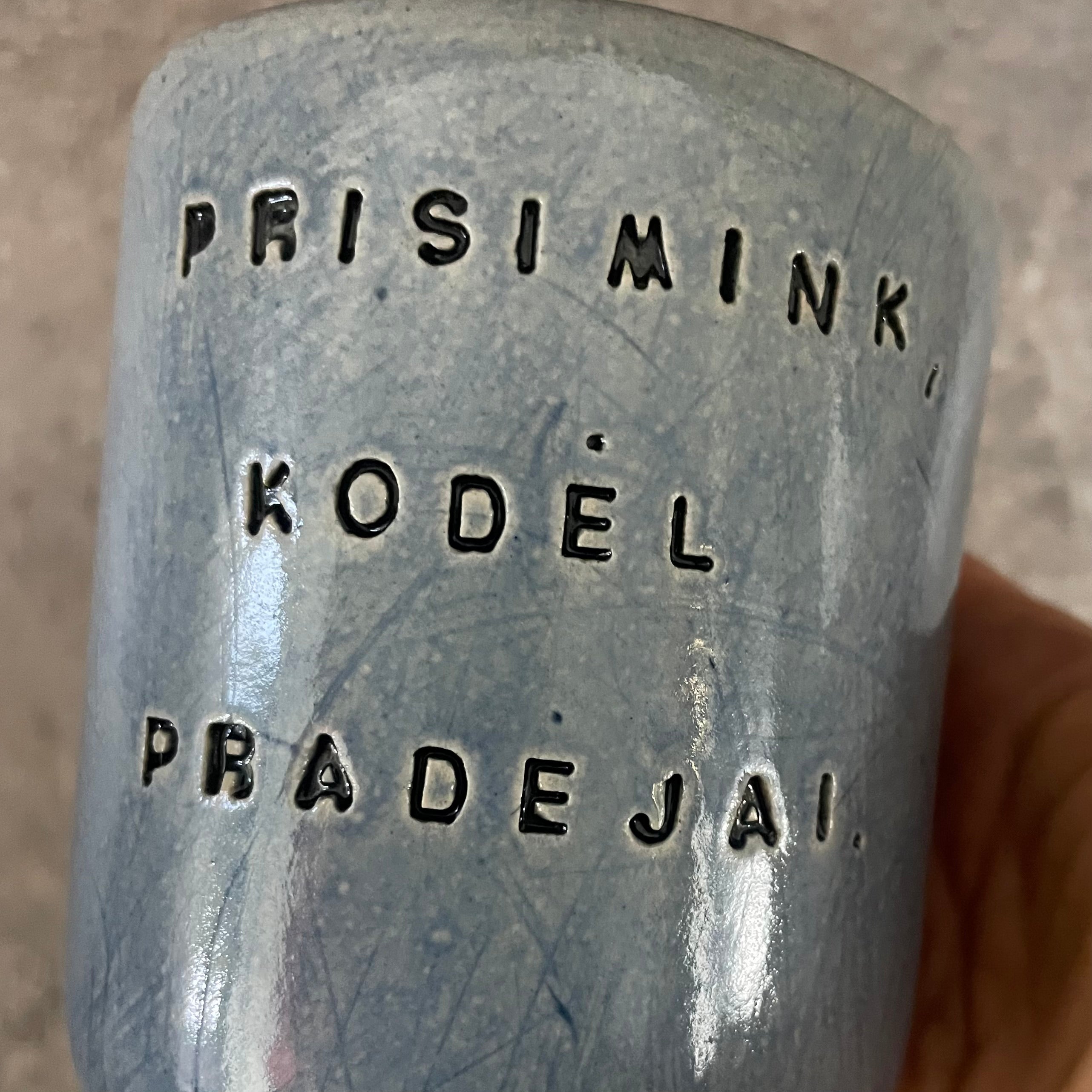 Mėlynas puodelis su užrašu PRISIMINK, KODĖL PRADĖJAI