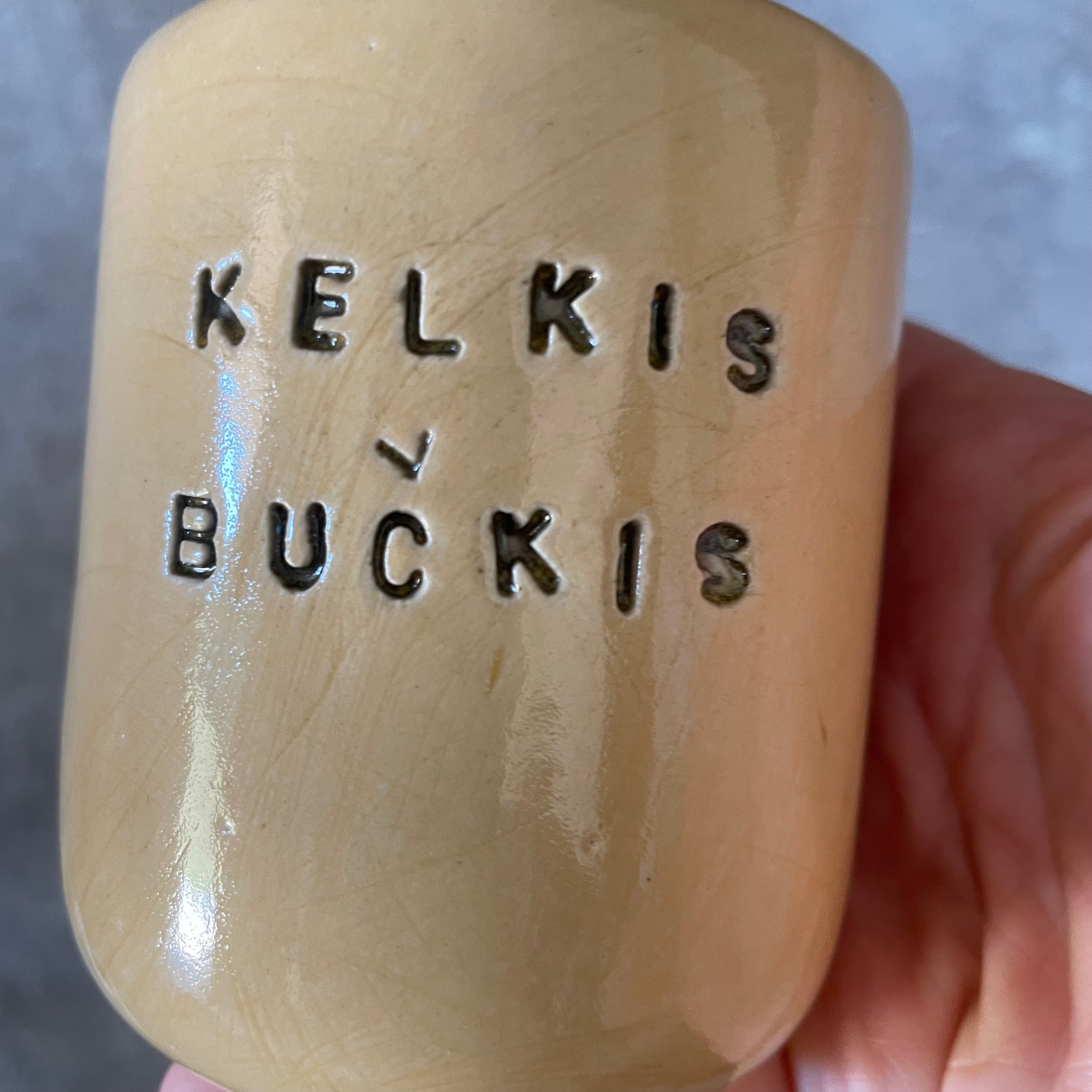 Geltonas puodelis KELKIS BUČKIS