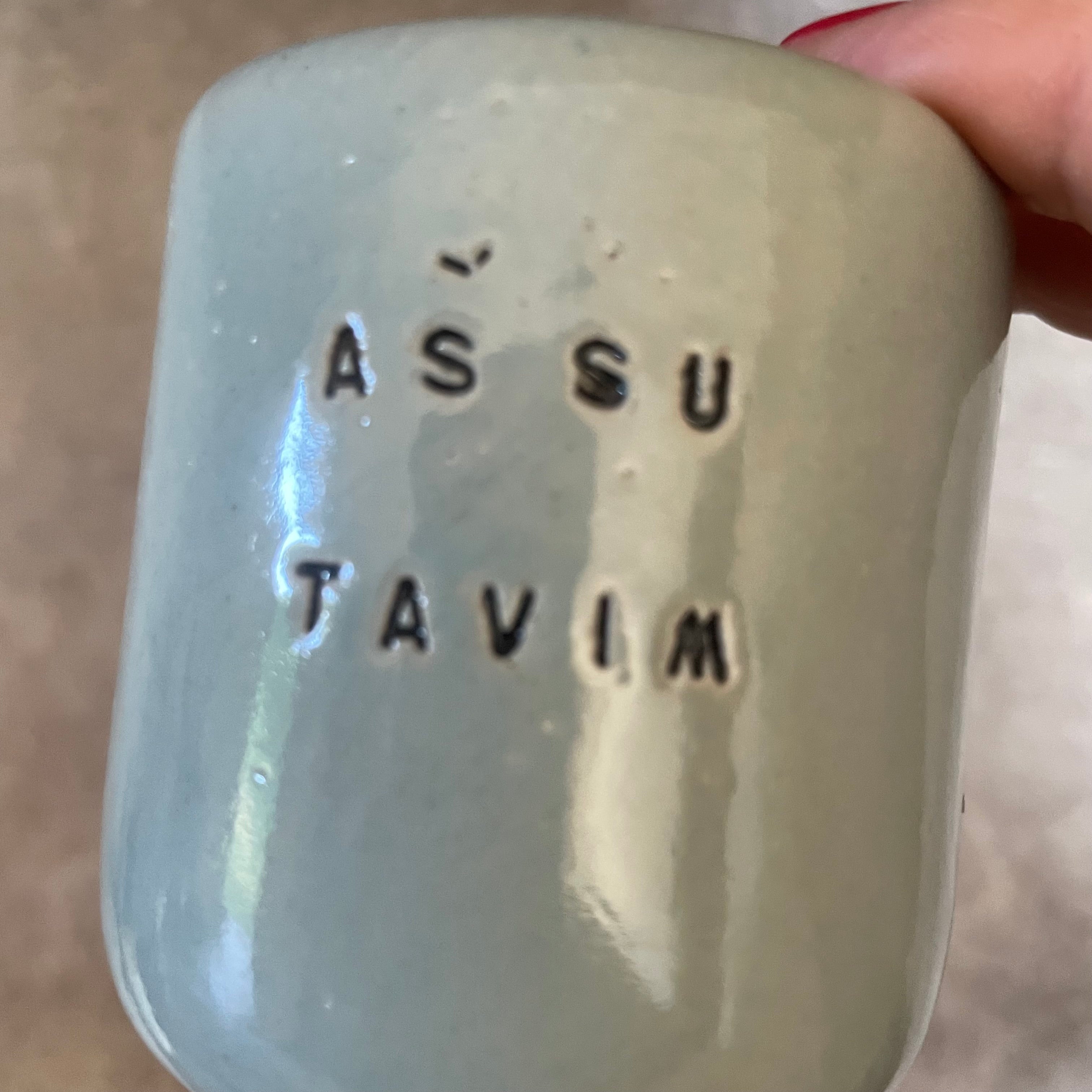 Melsvi puodeliai 