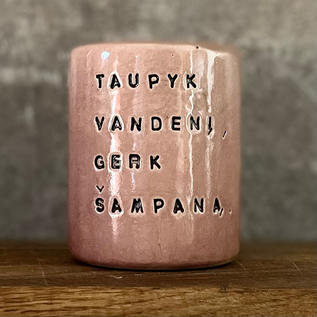 Pink funny mug about champagne