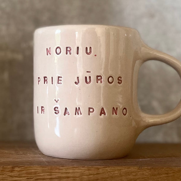 Rausvas puodelis ŠAMPANO
