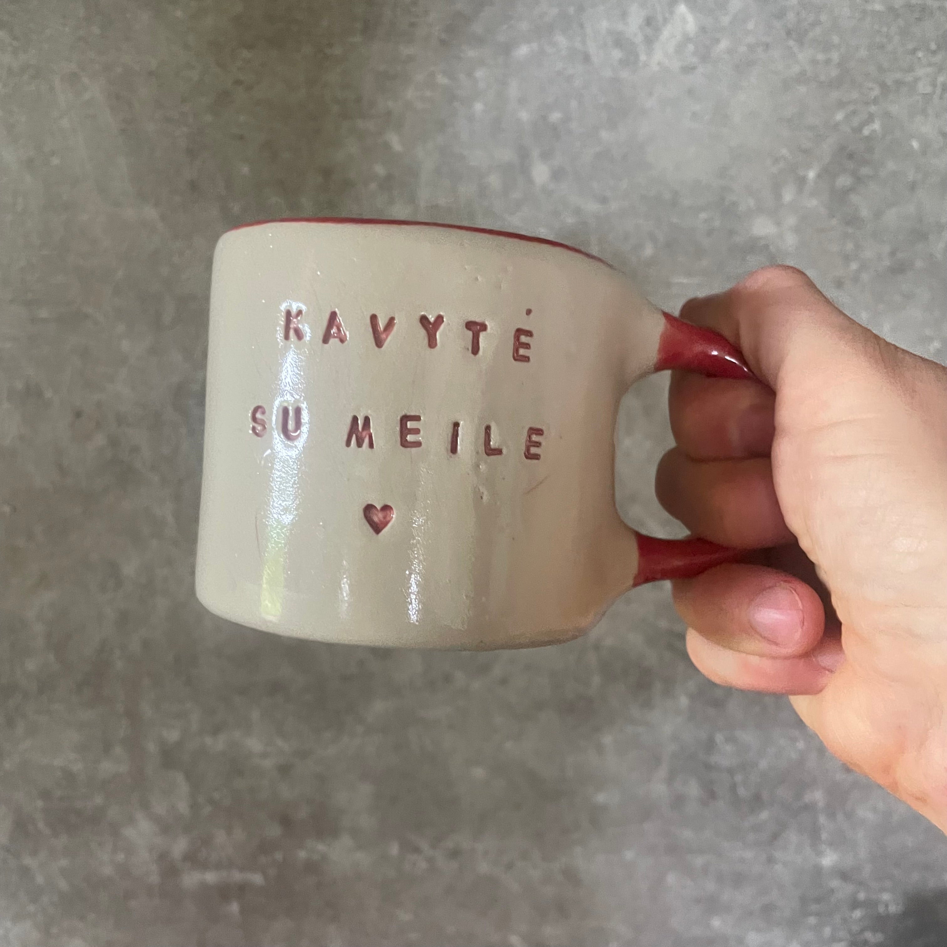 Colored mug KAVYTĖ SU MEILE