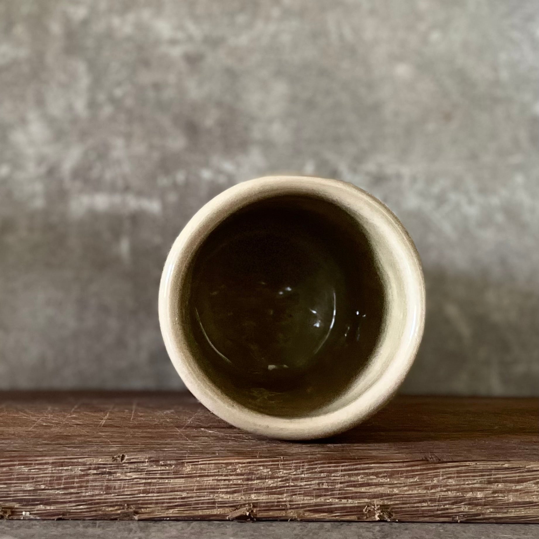 Beige tumbler mug with saying about work