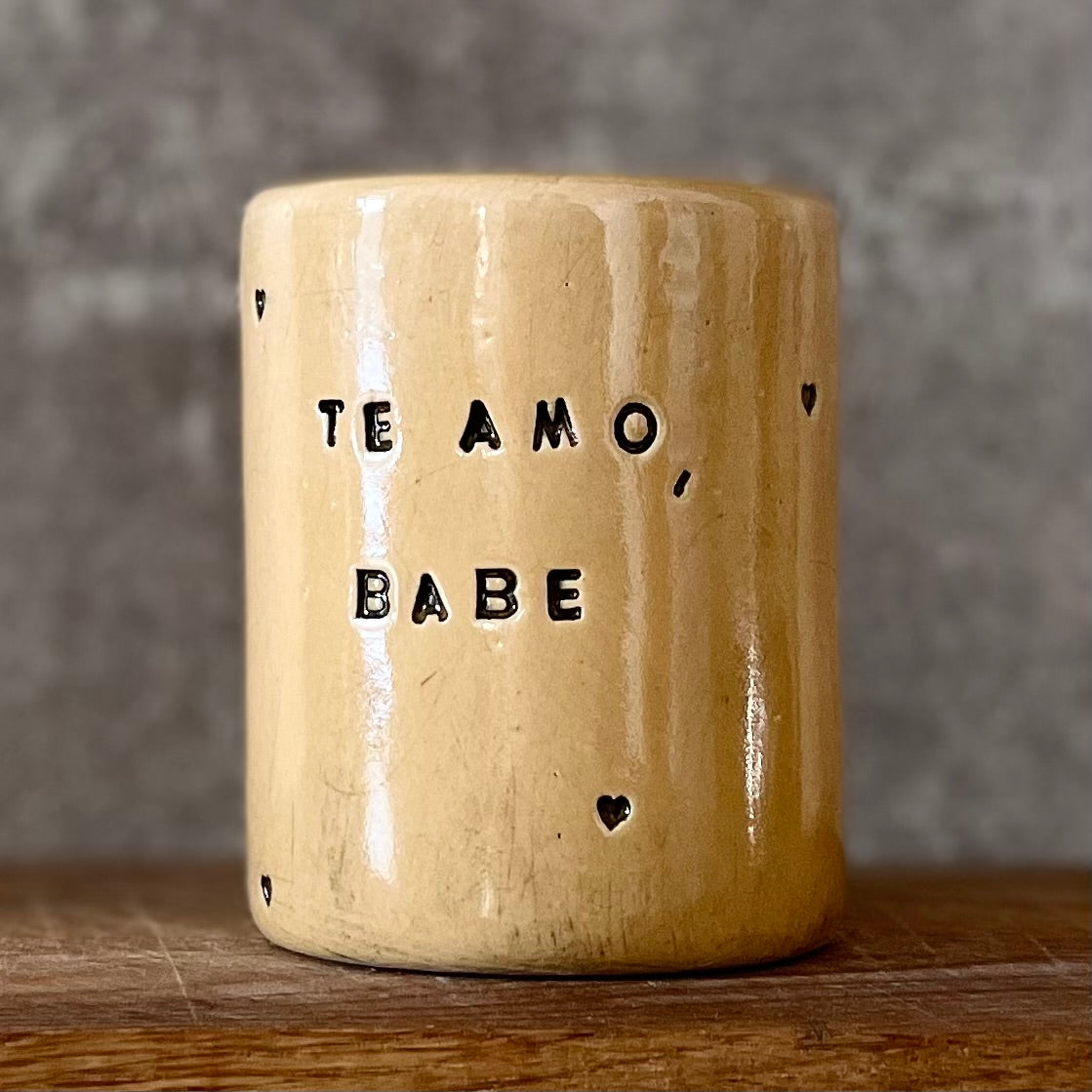 Yellow mug with saying in Spanish