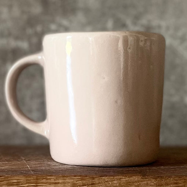 Pale pink mug with prosecco saying