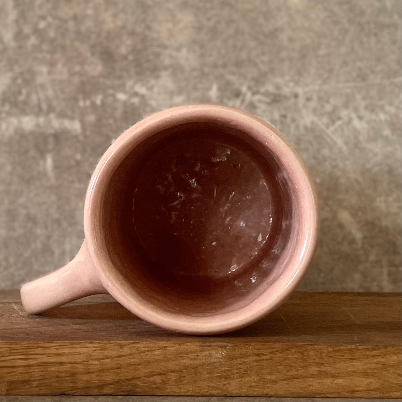 Pink mug with funny phrase in Lithuanian
