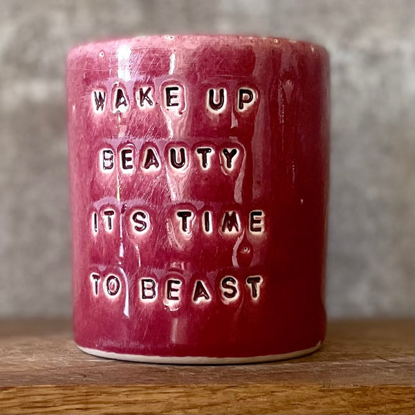 Ceramic tumbler mug with strong discoloration