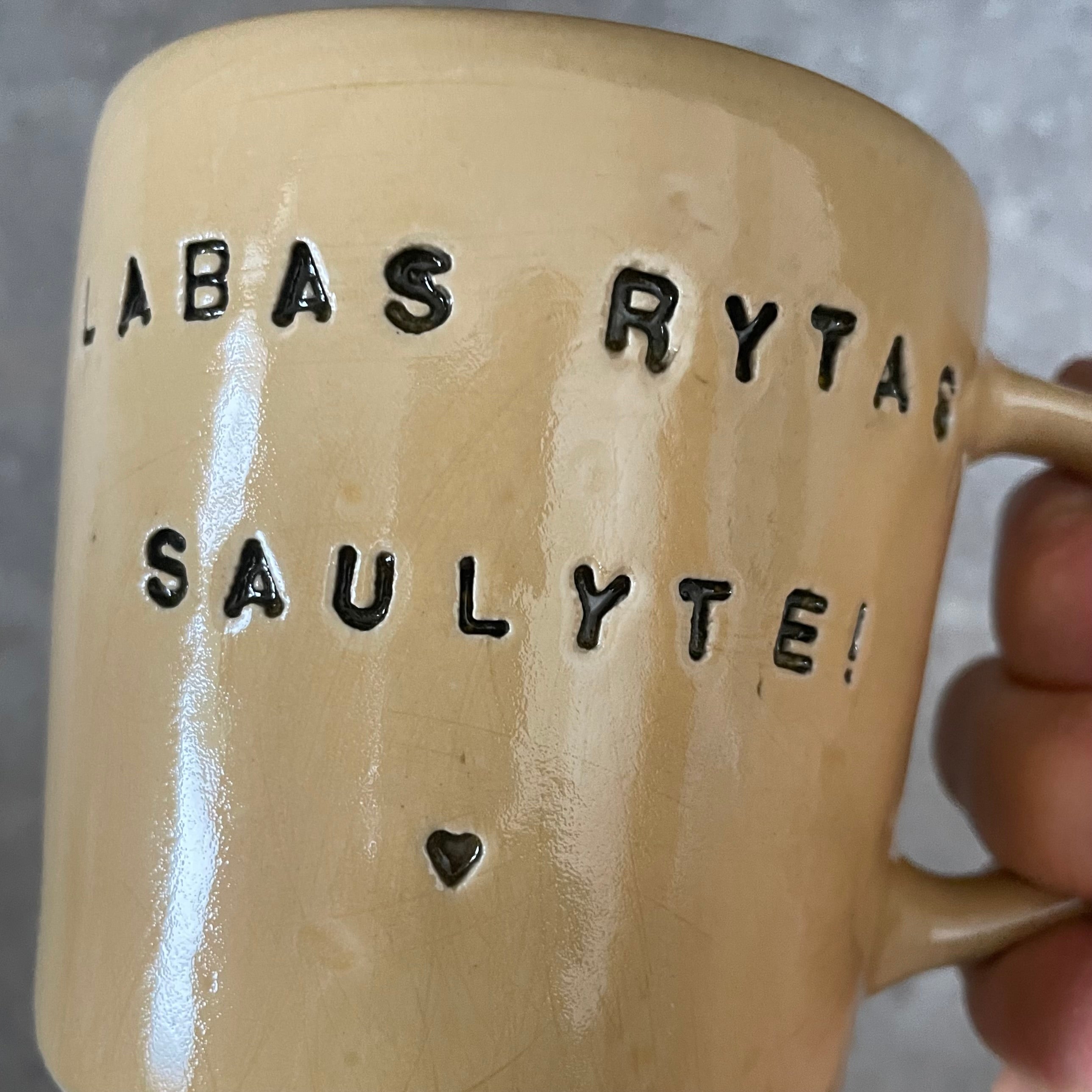 Geltonas puodelis LABAS RYTAS