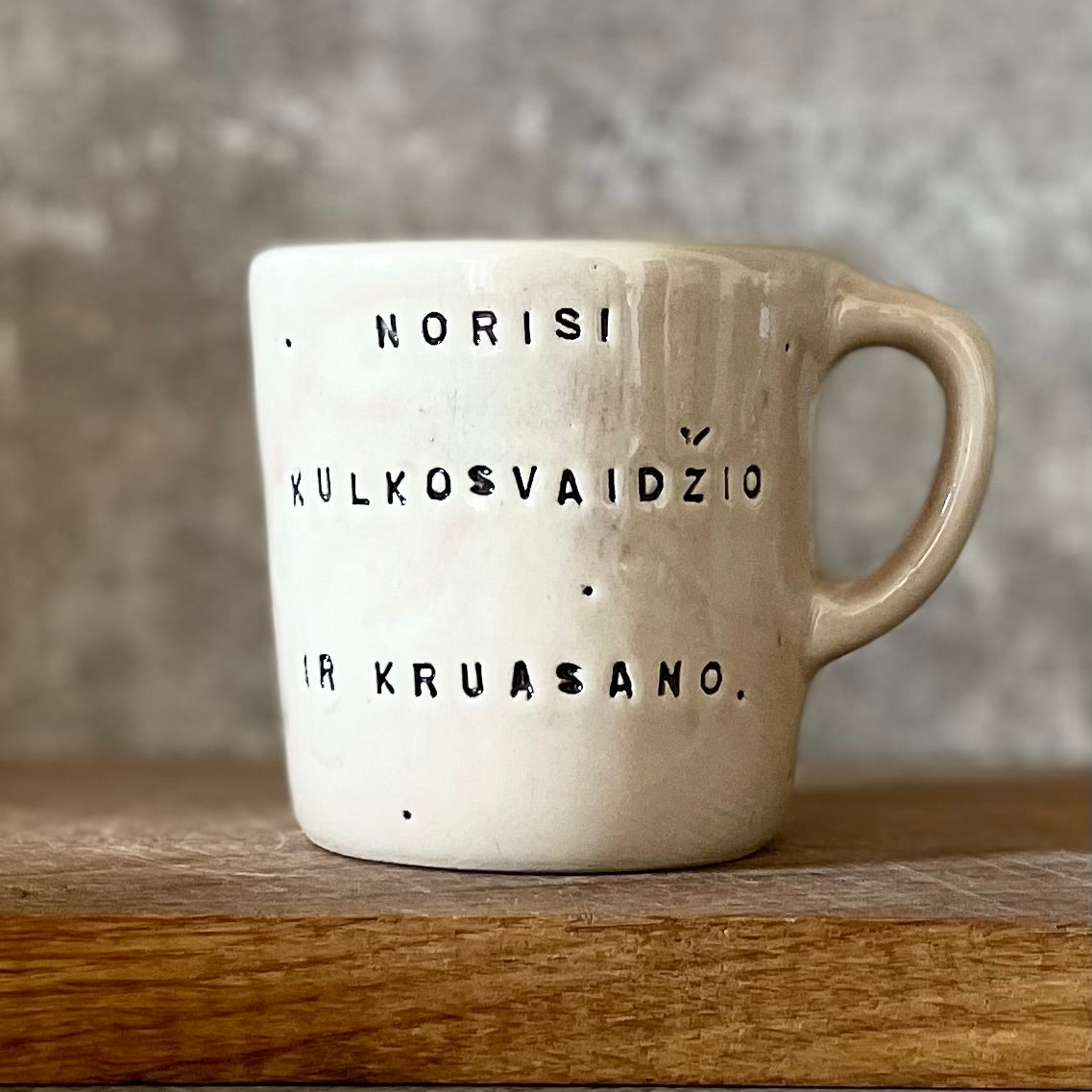 Mažas puodelis su linksmu užrašu