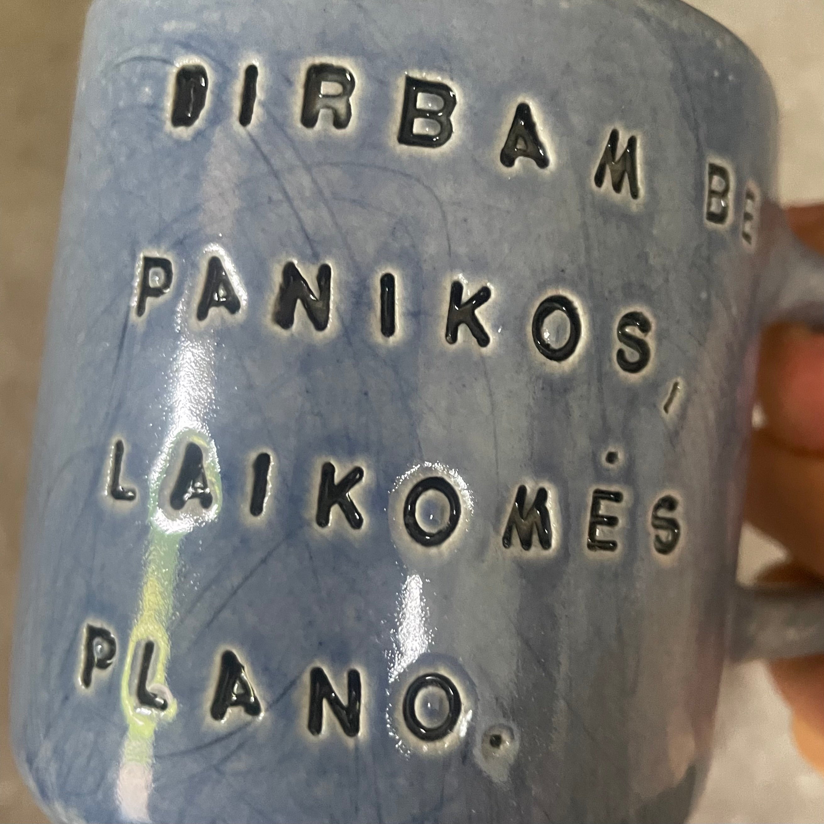 Puodelis apie darbą ir planavimą žalsvas