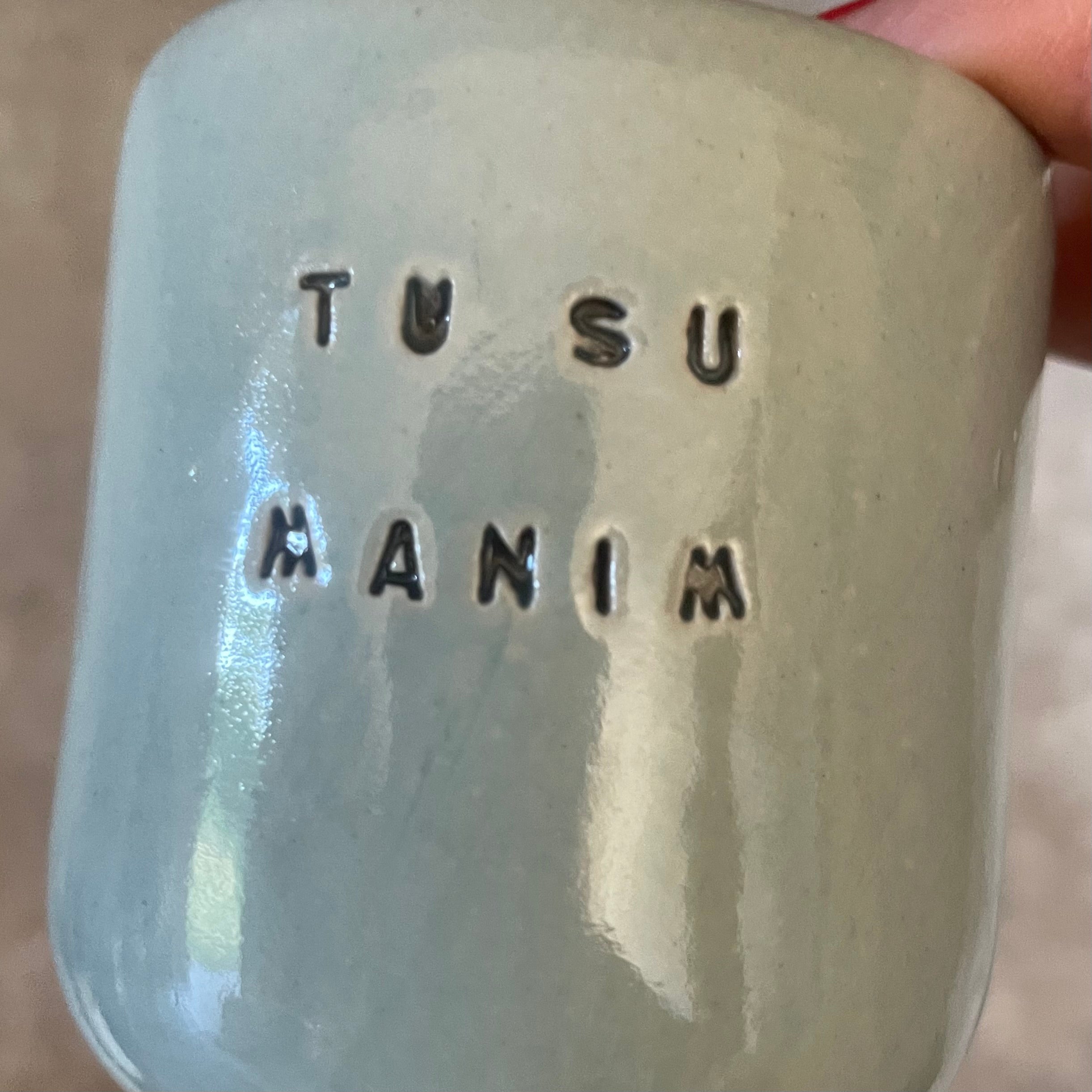 Melsvi puodeliai 
