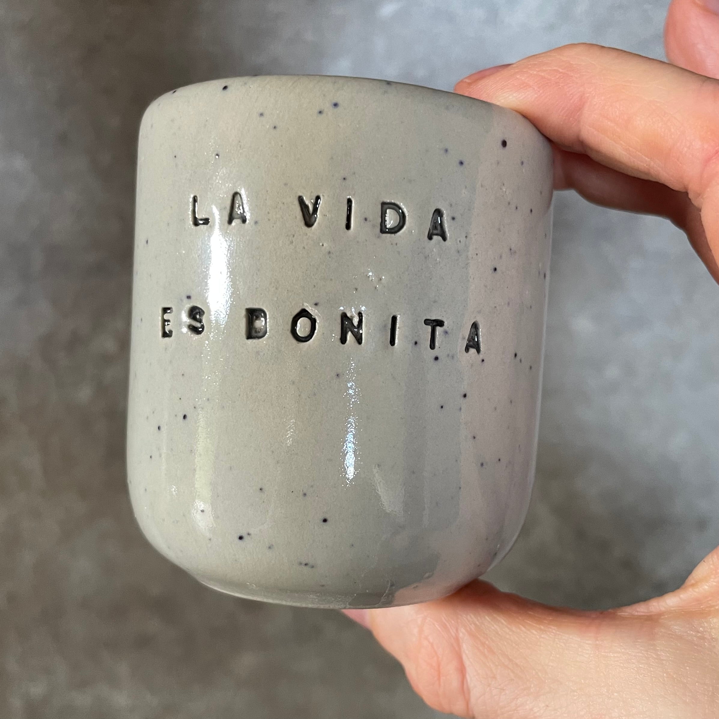 Du maži ispaniški puodeliai