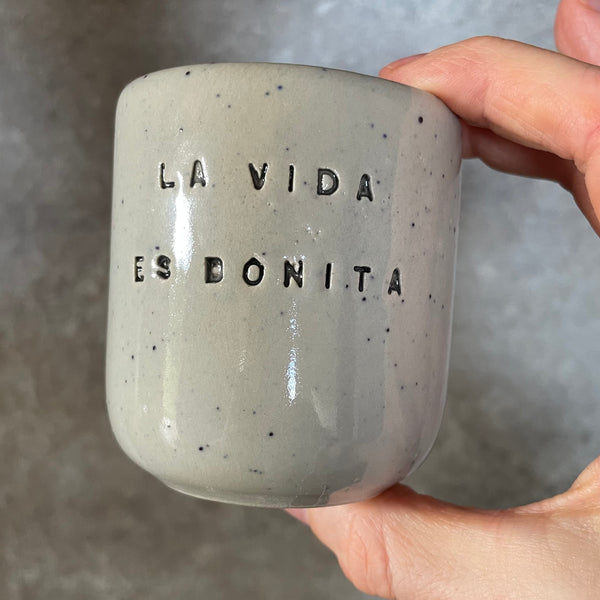 Du maži ispaniški puodeliai