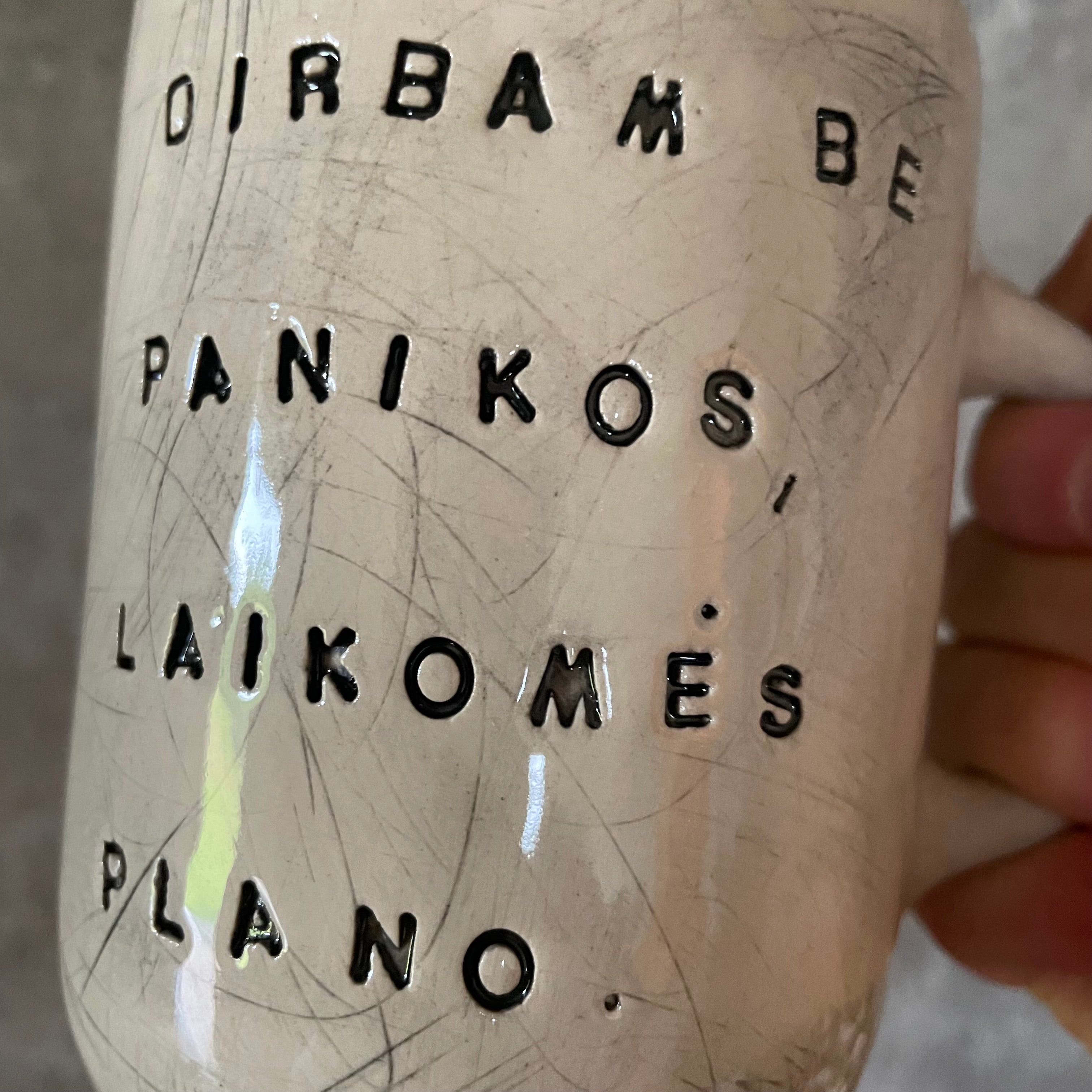 Du didesni puodeliai apie darbą