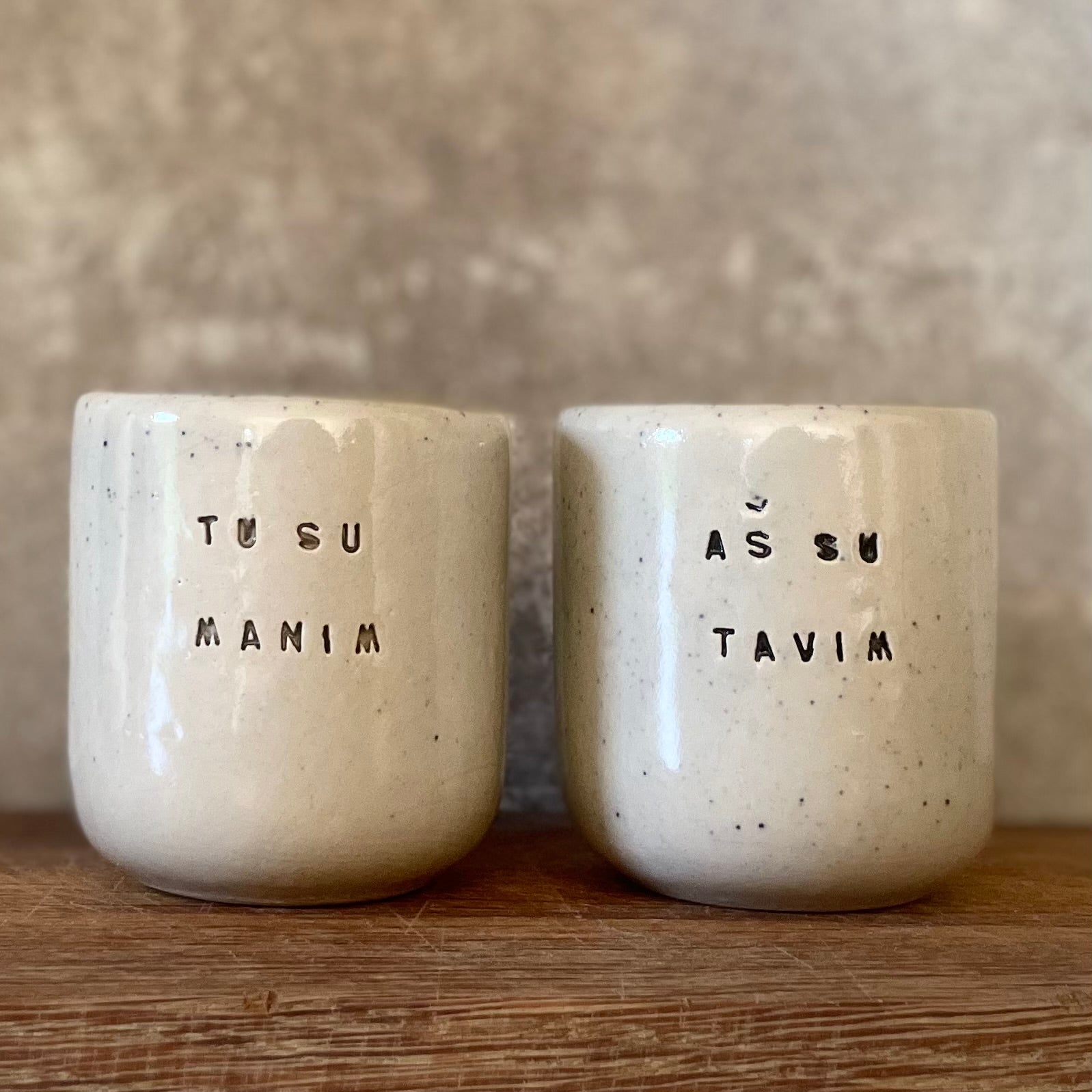 Du maži puodeliai 
