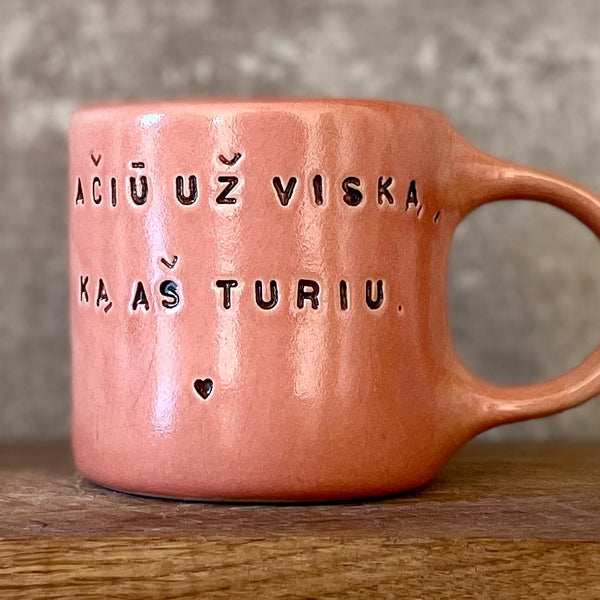 Puodelis su dėkingumo žodžiais