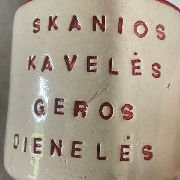 Puodelis su raudona rankena SKANIOS KAVELĖS