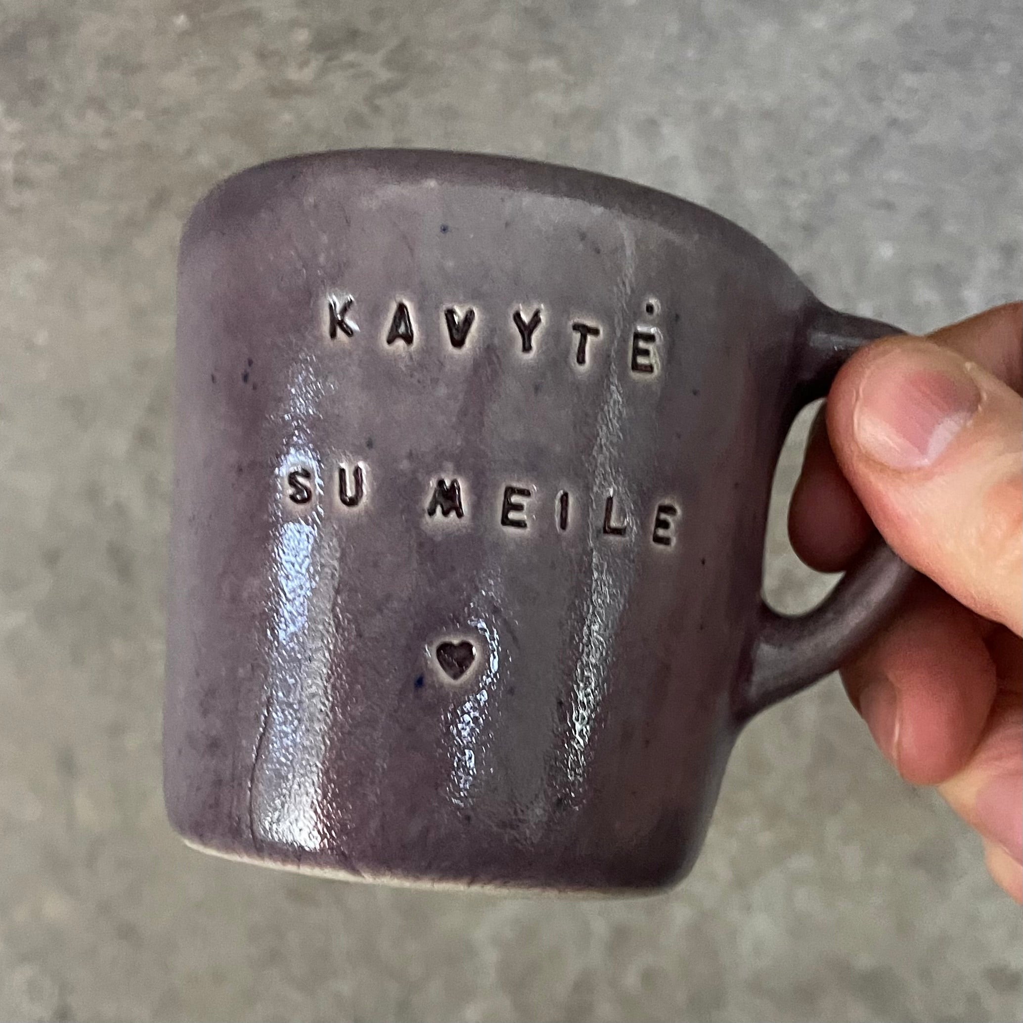 Violetinis mažas puodelis KAVYTĖ SU MEILE