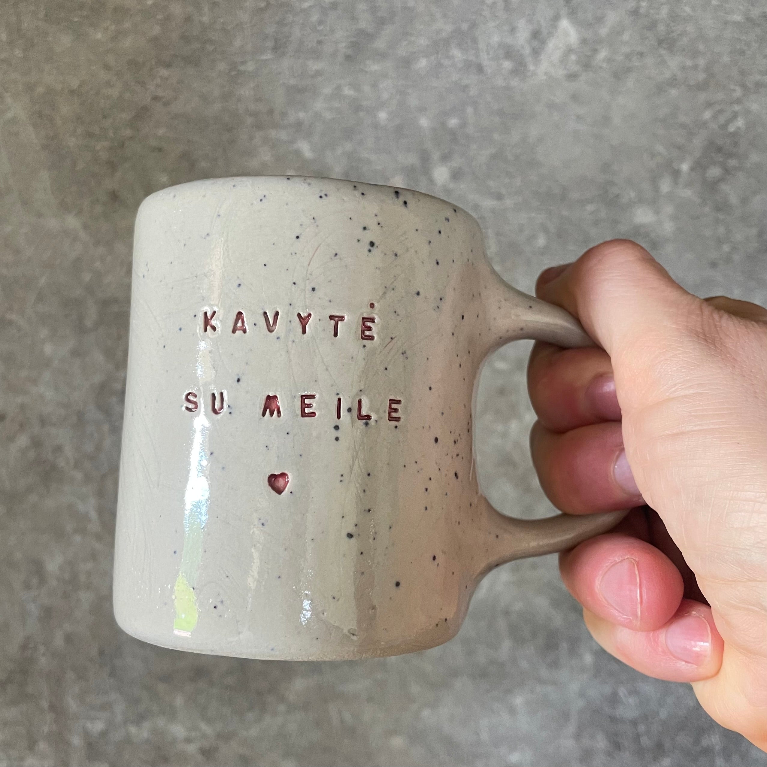 Nedidelis puodelis KAVYTĖ SU MEILE
