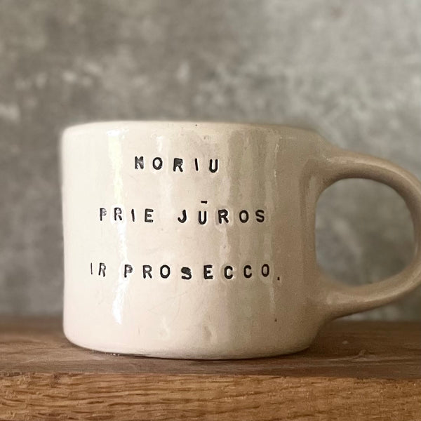 Puodelis su užrašu apie Prosecco