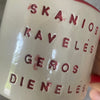 Puodelis su raudona rankena SKANIOS KAVELĖS