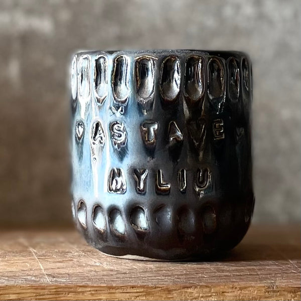 Labai mažas tamsus puodelis AS TAVE MYLIU