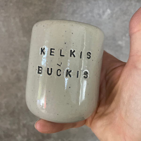 Du maži taškuoti puodeliai "KELKIS BUČKIS"